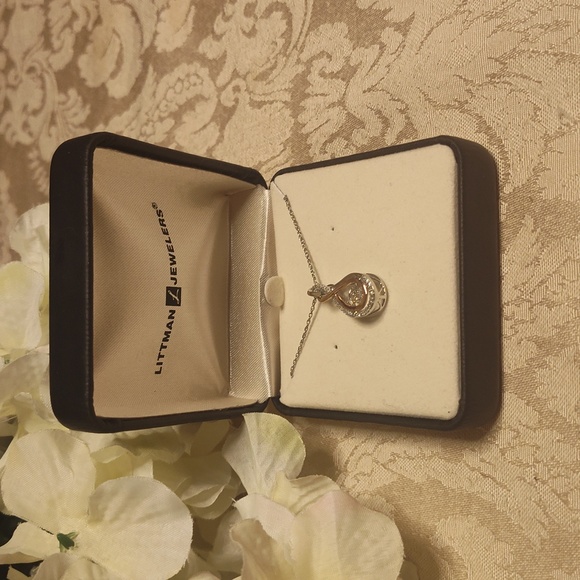 NWOT- Littman Jewelers floating diamond necklace - Picture 4 of 9